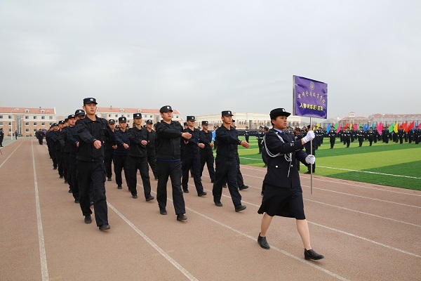 入警训练班方队入场.JPG