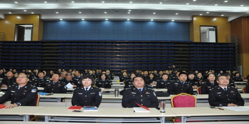 沙巴足球体育平台官网组织广大师生认真观看十九大开幕会