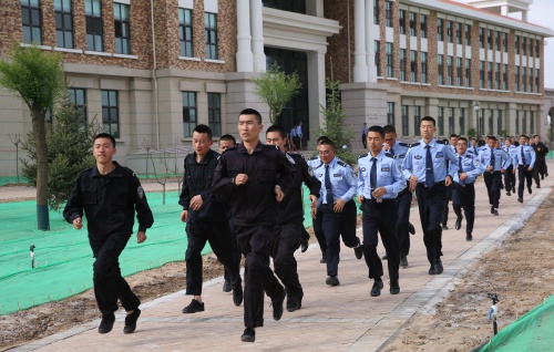 学院组织学生进行紧急集合及紧急疏散演练